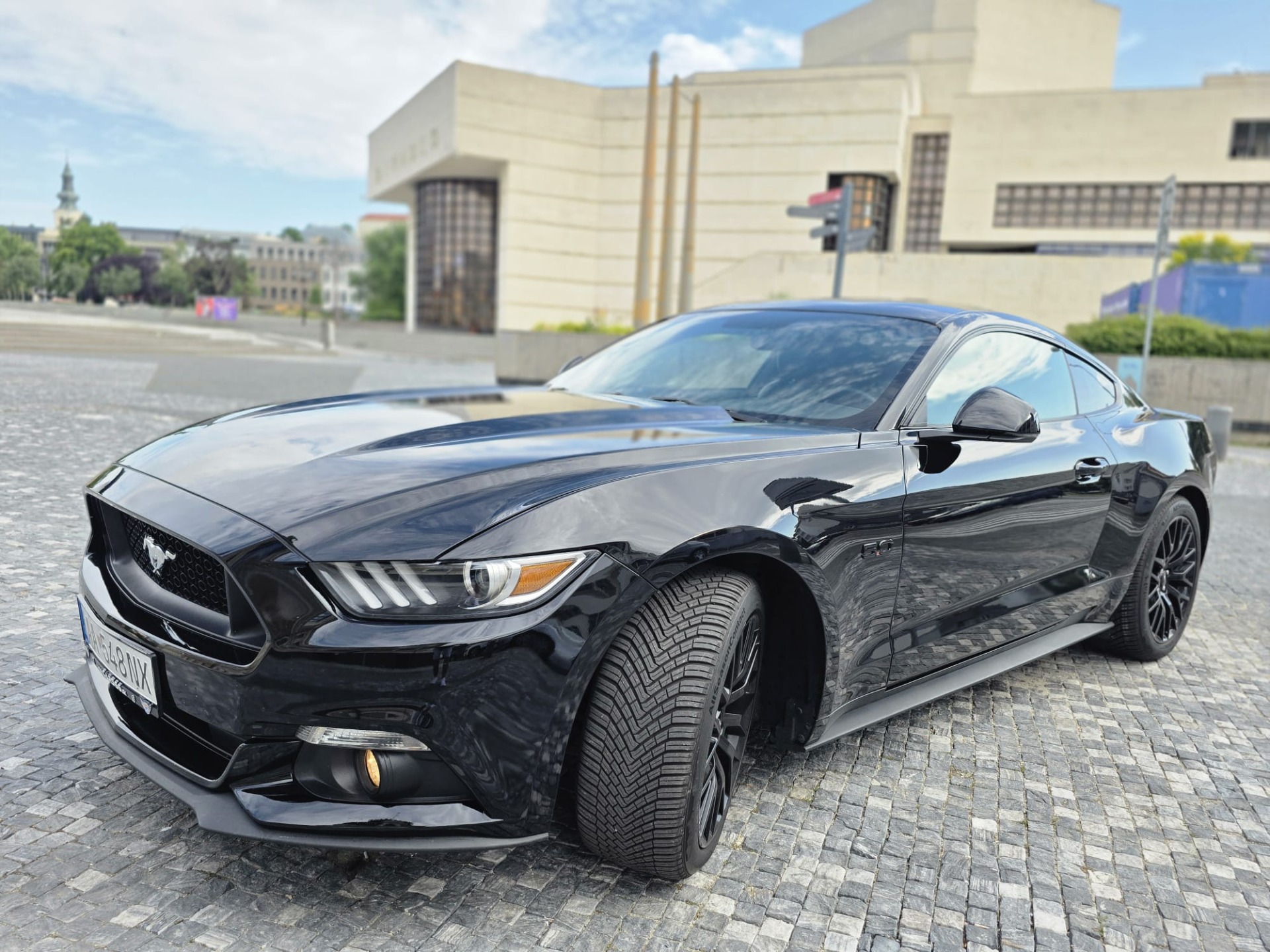 Ford Mustang 5.0 V8 Black Elegance